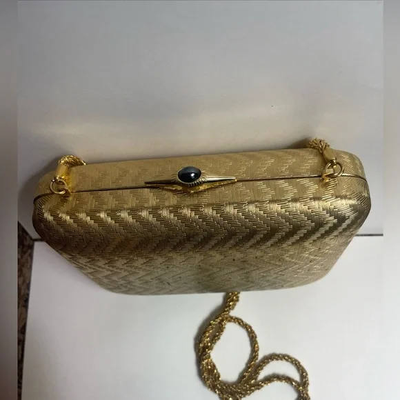 SAKS FIFTH AVENUE VINTAGE WOMENS GOLD METAL CLUTCH / PURSE MADE IN ITALY - Picture 4 of 15